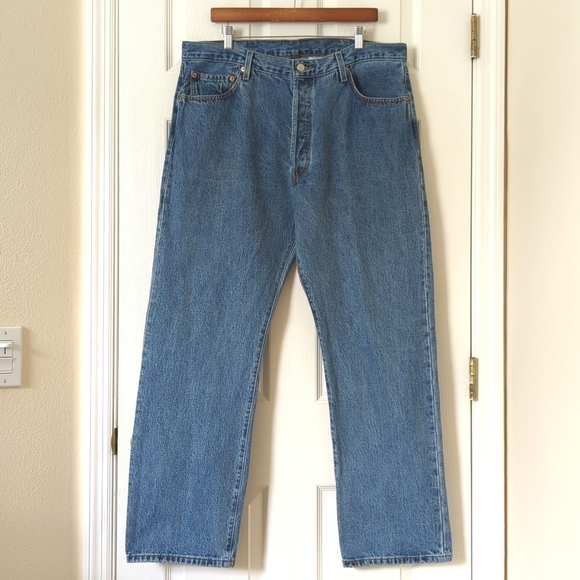 Levi's Y2K Vintage 501 Medium Wash Relaxed Straight Leg Button Fly Jeans 40 x 32 - Picture 1 of 15